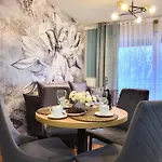 Apartment Miodowy Dom Exspanse 2 Lub 3 Z Tarasem I Parkingiem Kolberg